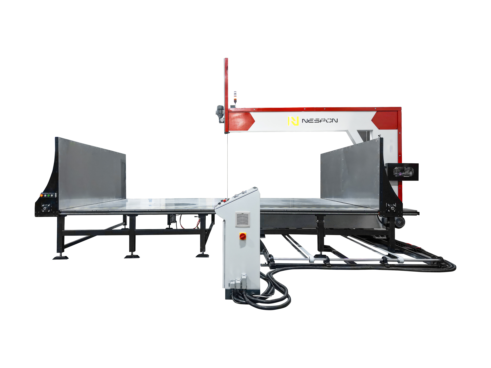 With a 3 kW servo motor and an optimized bridge movement system, high-speed cutting is performed while maintaining precision. Thanks to the blade drive motor and gearbox system, smooth and flawless cutting surfaces are achieved.