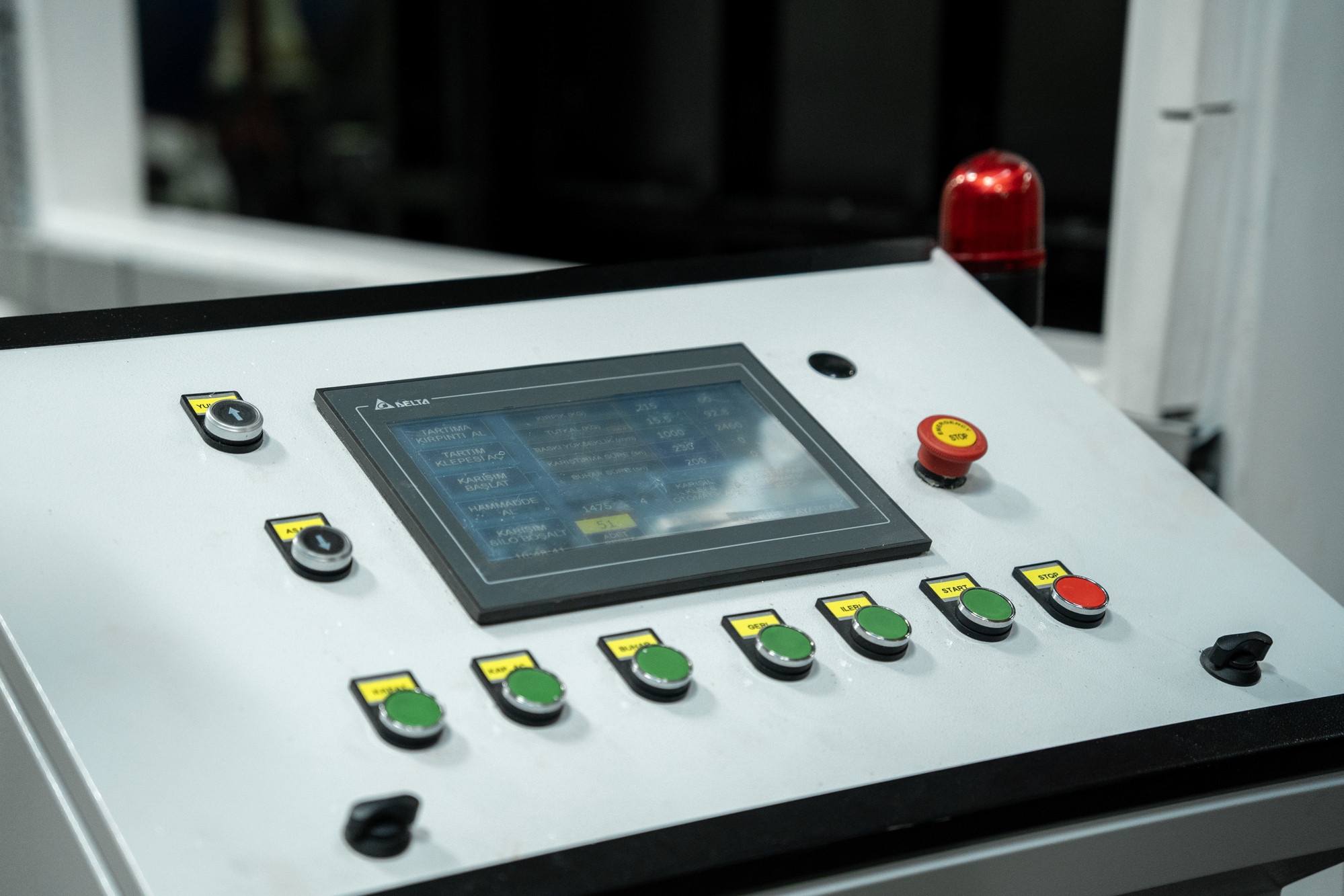 All processes are managed from a single point via the touchscreen PLC panel. Thanks to its user-friendly interface, it enables fast and error-free operation.