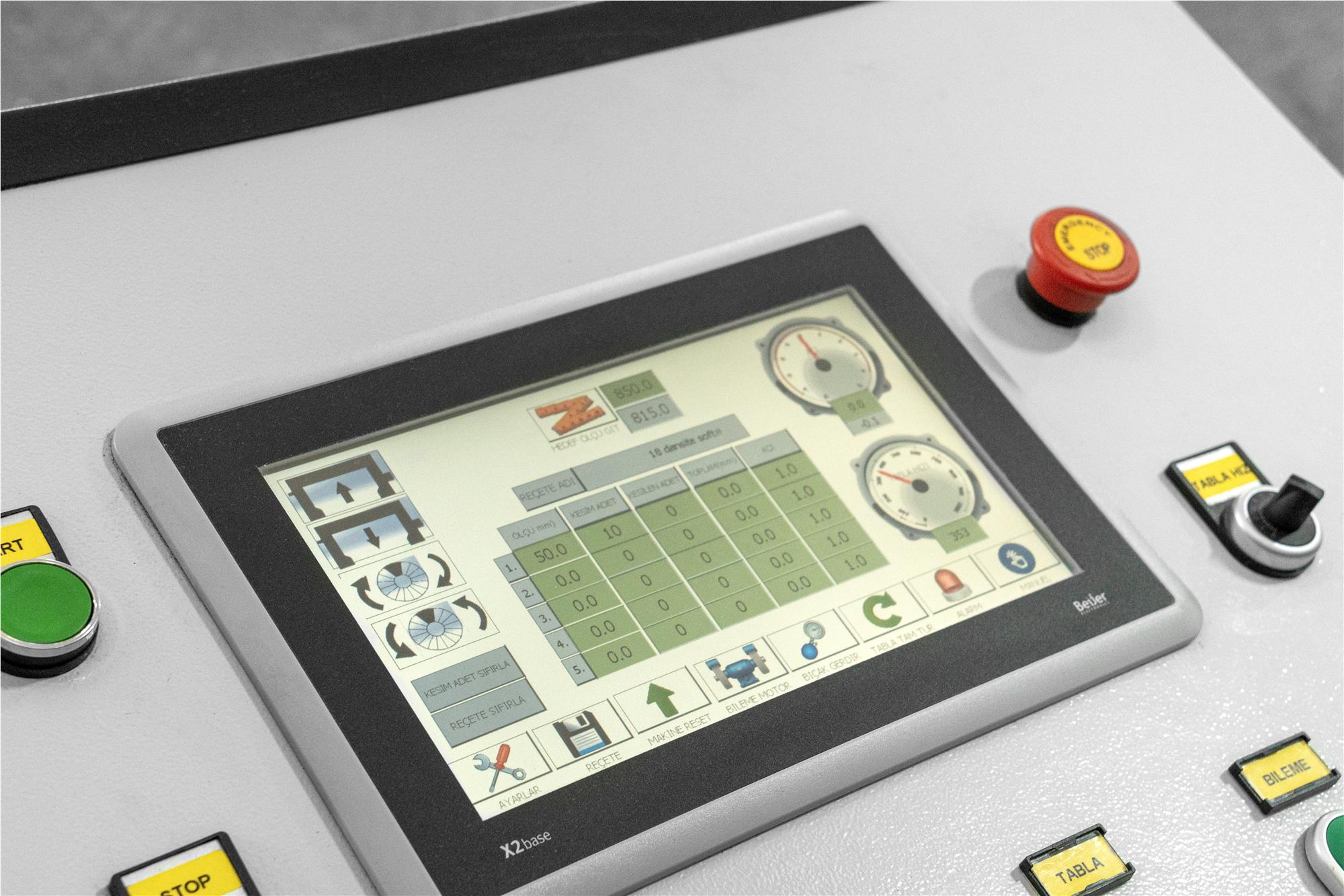 With the PLC touchscreen panel, all machine functions can be easily accessed. Thanks to its user-friendly interface, training time is reduced and operator errors are minimized. The recipe management system makes production processes more efficient and better controlled.