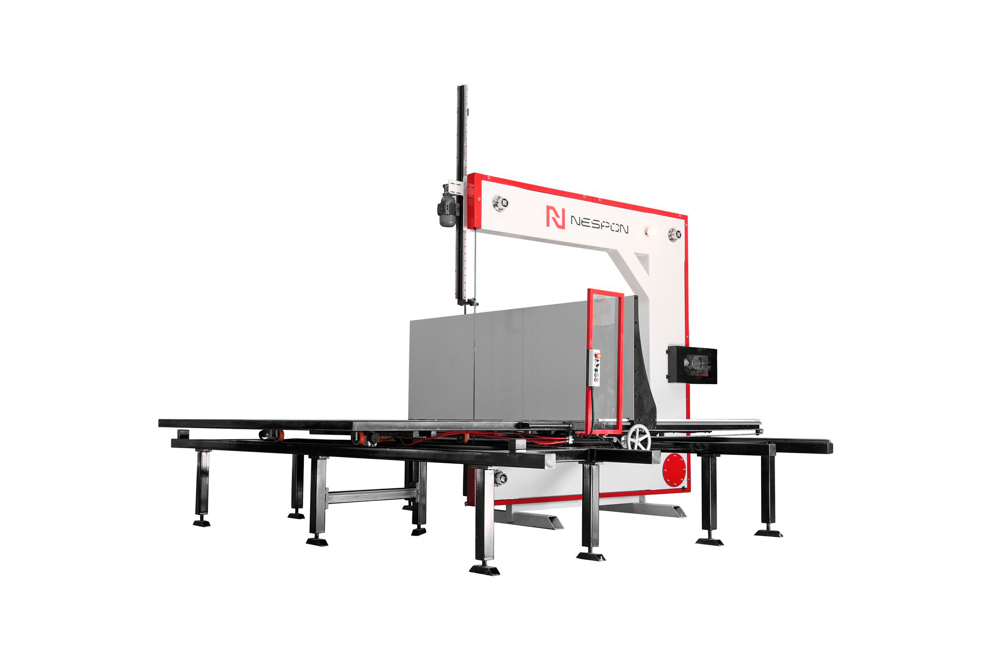 The pneumatic blade tensioning and centering system guarantees smooth and high-quality cutting of foam blocks.