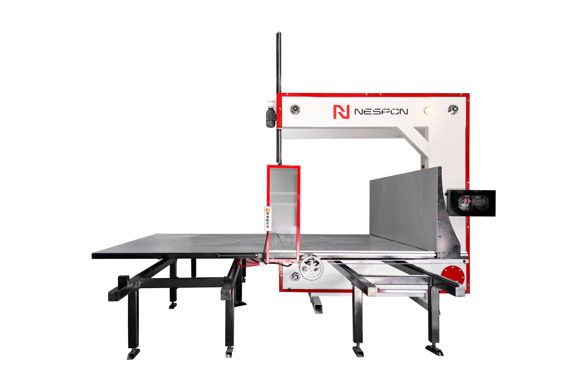 With a power consumption of 5 kW, it consumes low energy and offers economical operation by reducing production costs.